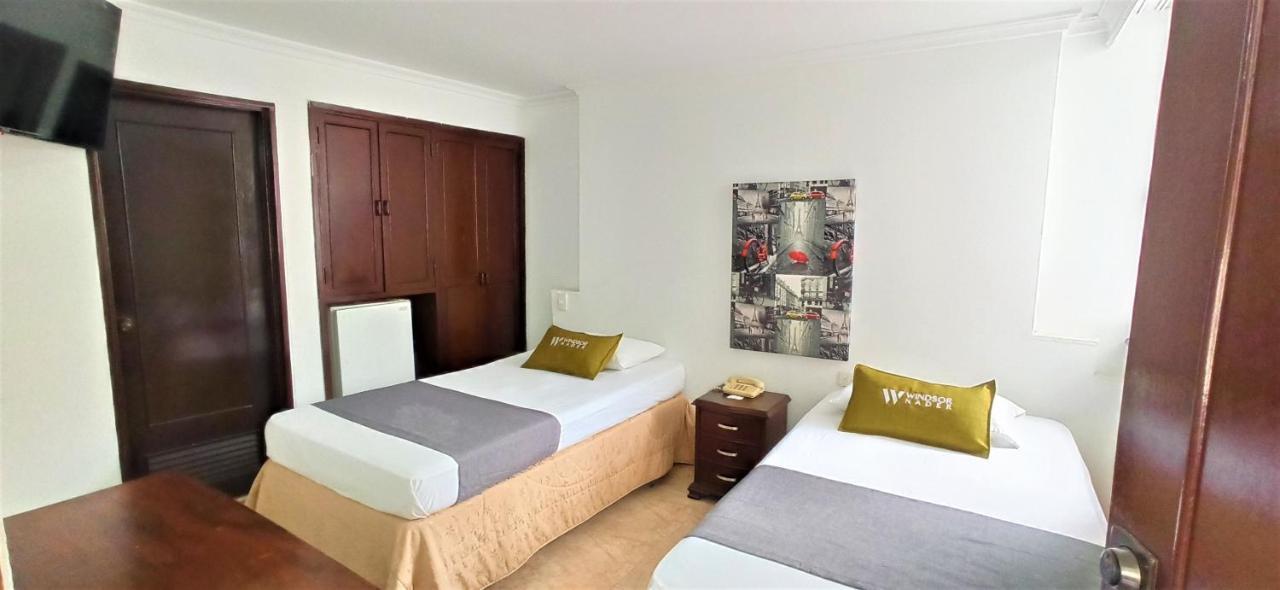 Hotel Windsor Plaza - Downtown カリ エクステリア 写真